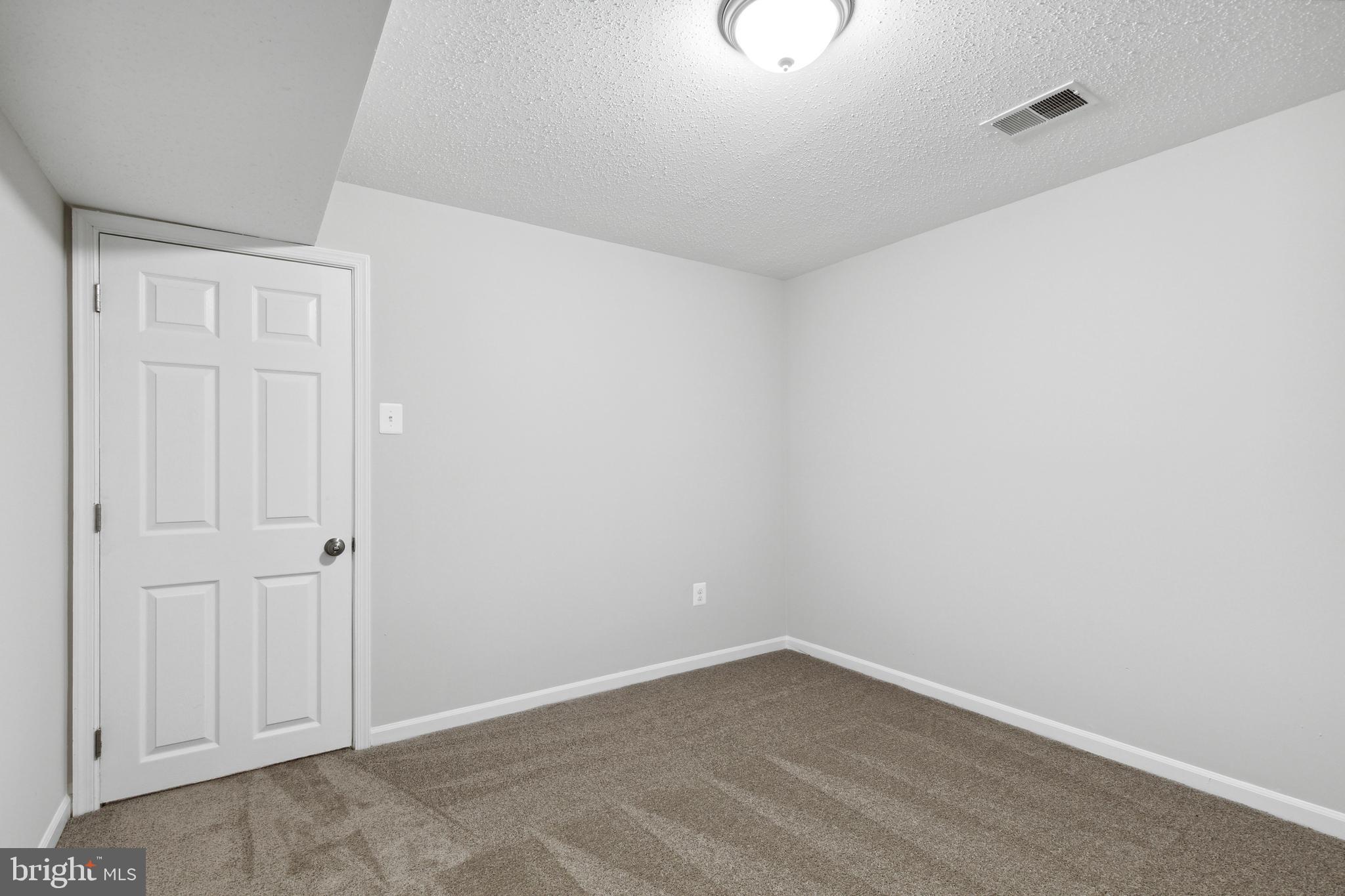 NOTTINGHAM VILLAGE - Residential