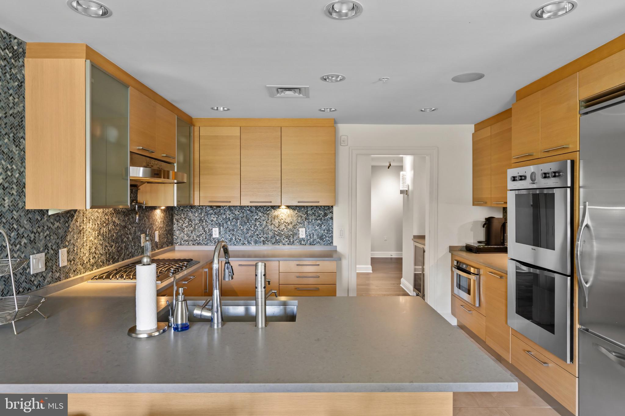 THE RITZ-CARLTON RESIDENCES - Residential