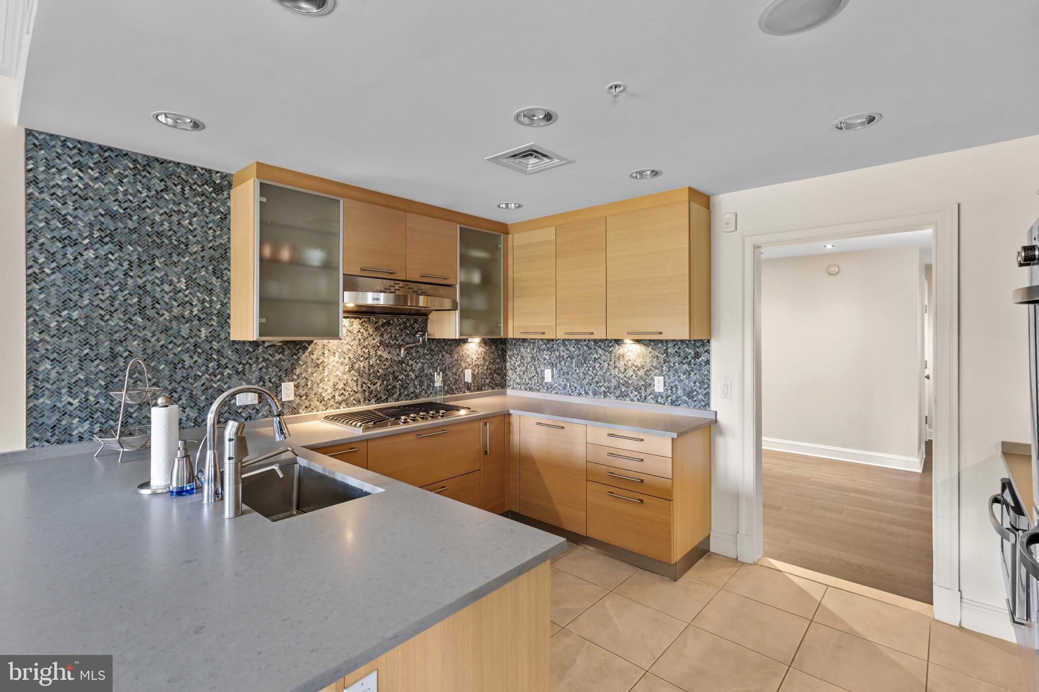 THE RITZ-CARLTON RESIDENCES - Residential