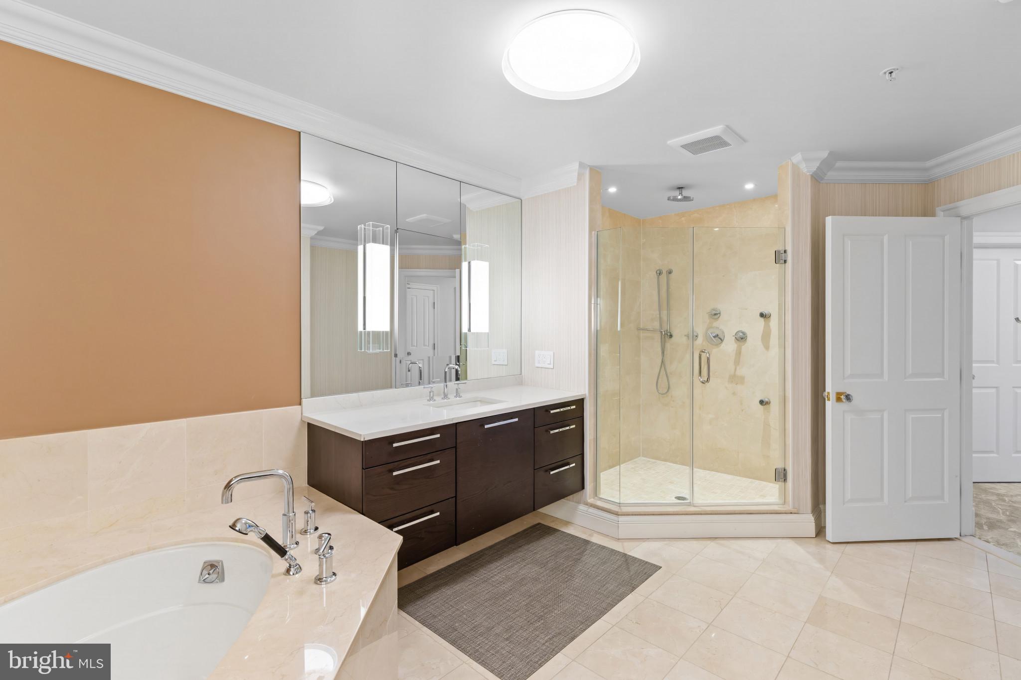 THE RITZ-CARLTON RESIDENCES - Residential