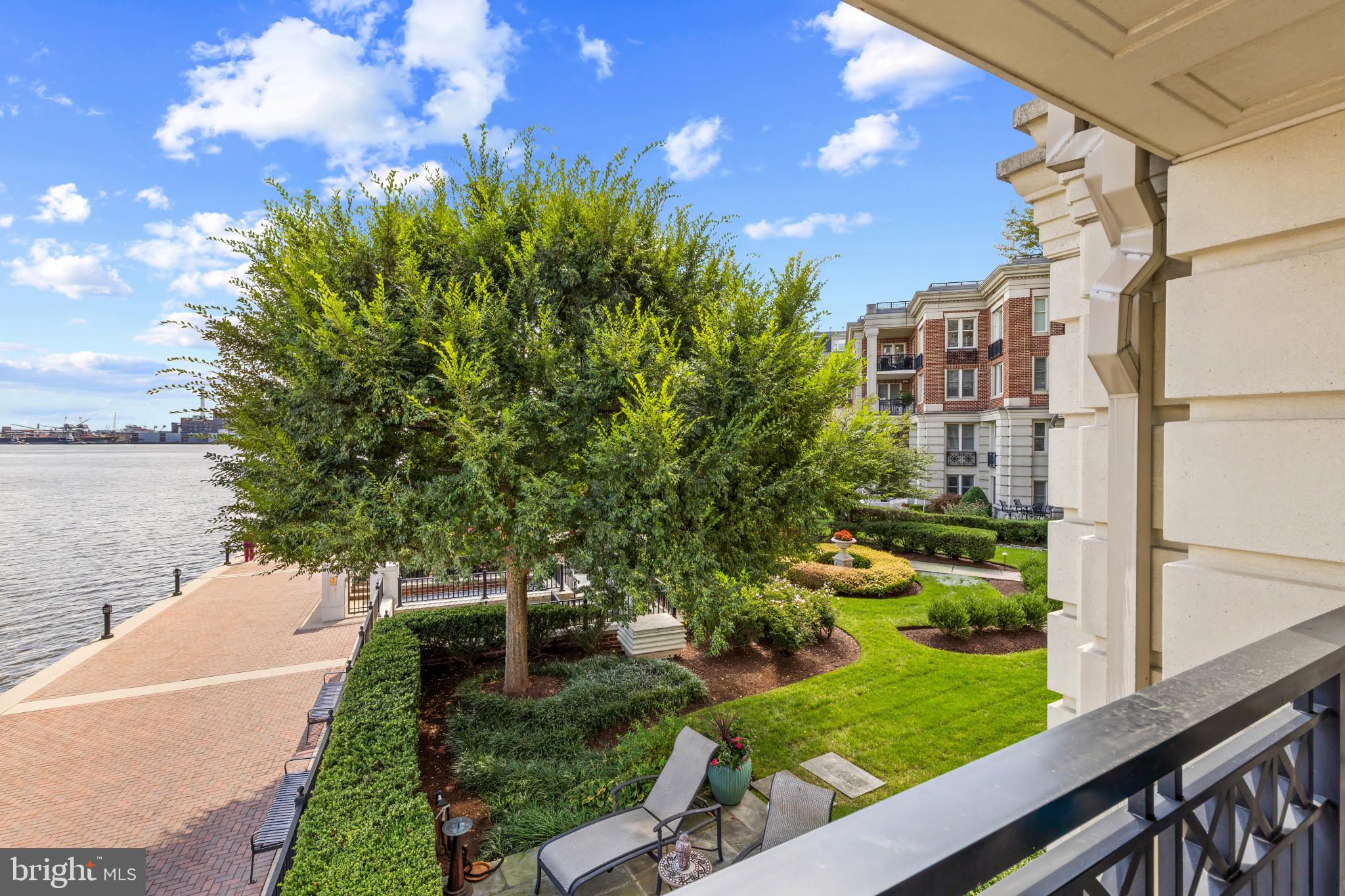 THE RITZ-CARLTON RESIDENCES - Residential