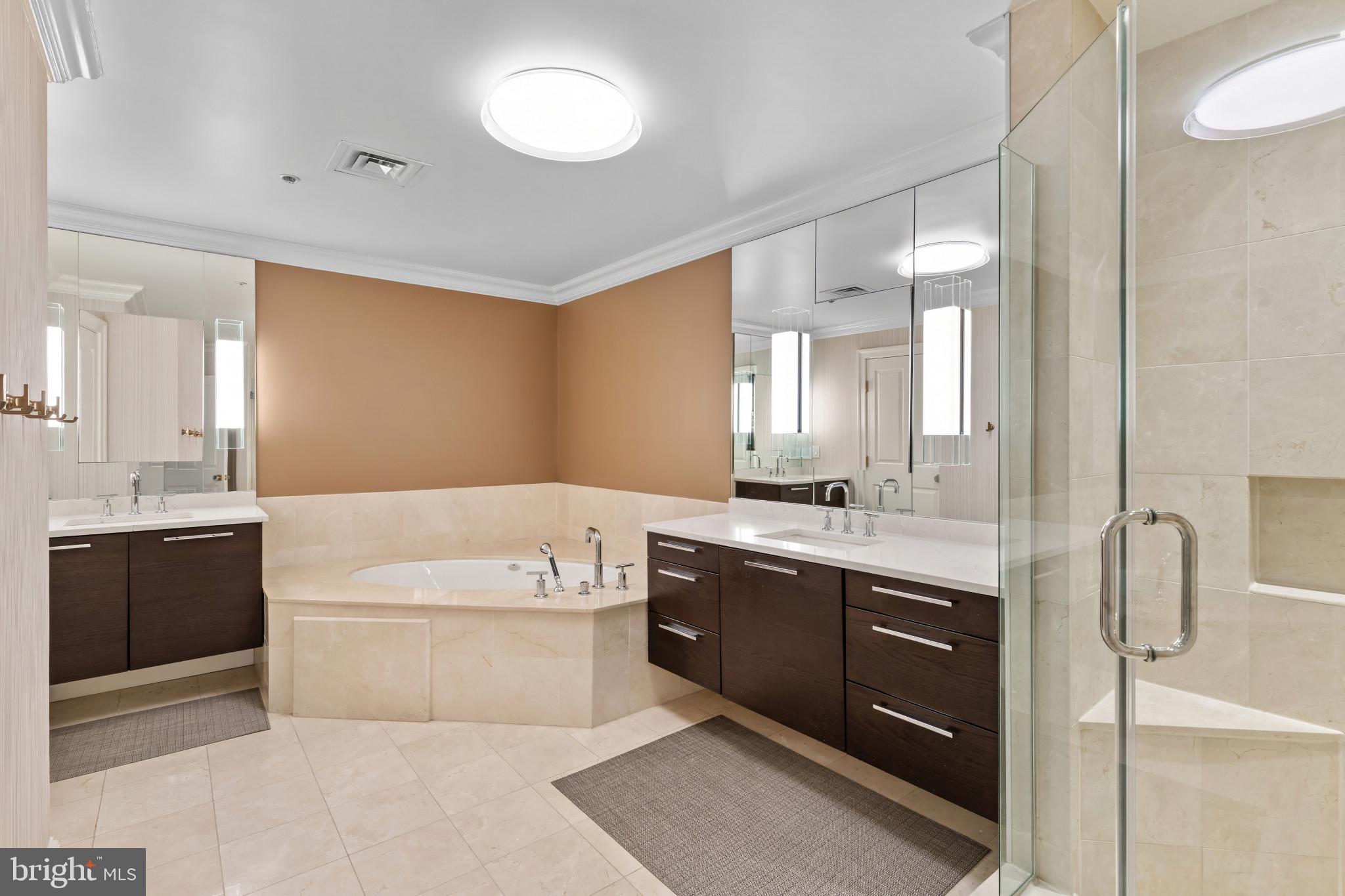 THE RITZ-CARLTON RESIDENCES - Residential