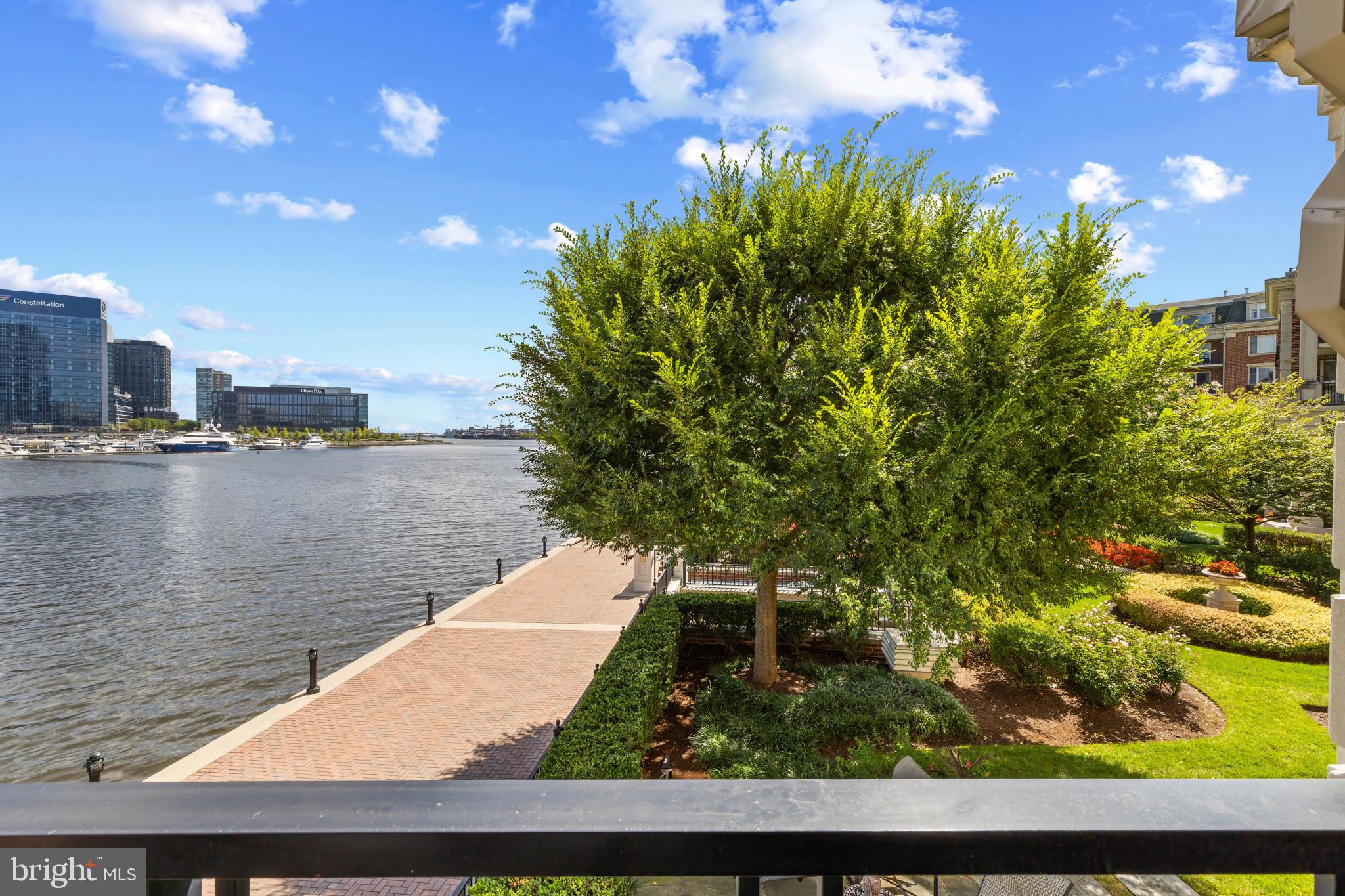 THE RITZ-CARLTON RESIDENCES - Residential