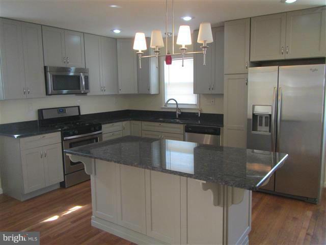 BURNT MILLS KNOLLS - Residential Lease