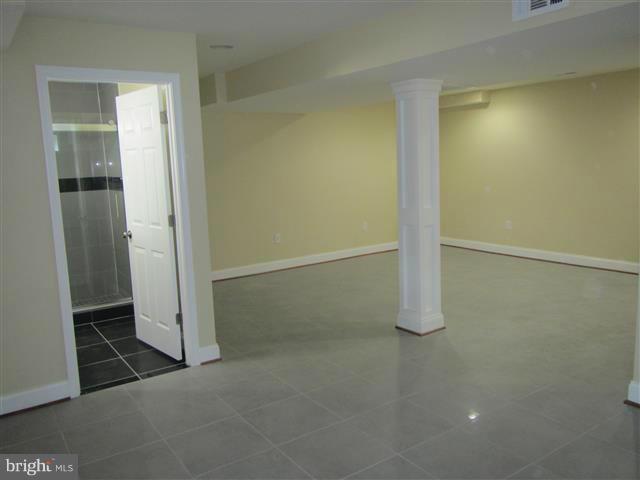 BURNT MILLS KNOLLS - Residential Lease