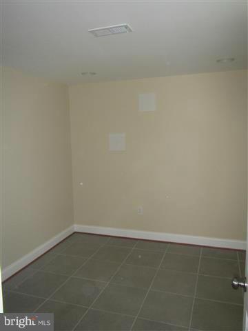 BURNT MILLS KNOLLS - Residential Lease