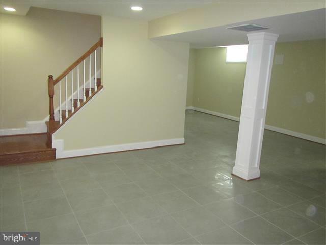 BURNT MILLS KNOLLS - Residential Lease