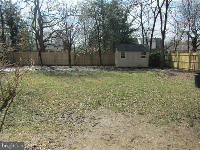 BURNT MILLS KNOLLS - Residential Lease