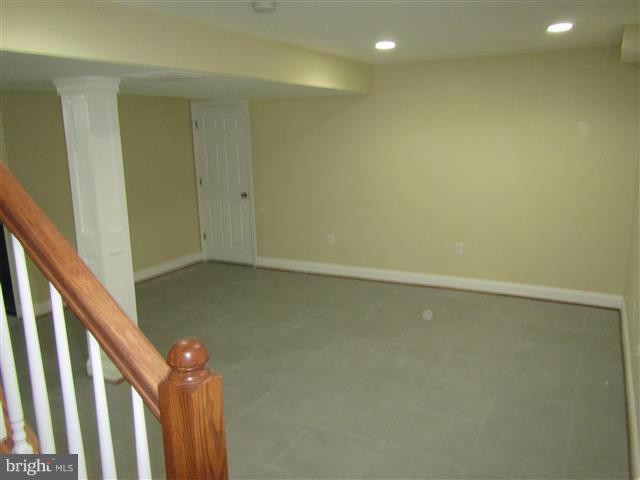 BURNT MILLS KNOLLS - Residential Lease