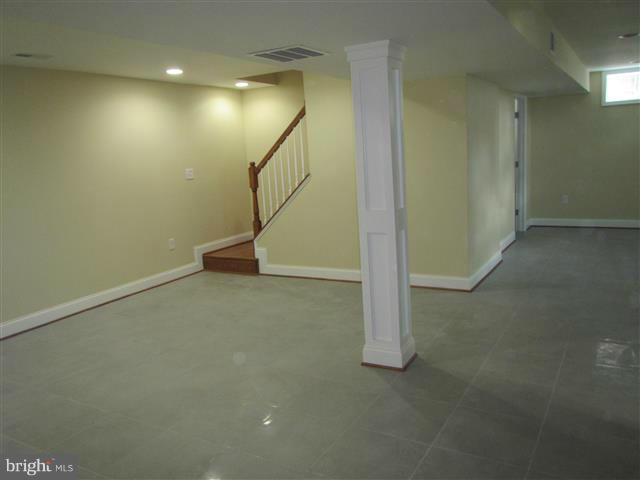 BURNT MILLS KNOLLS - Residential Lease