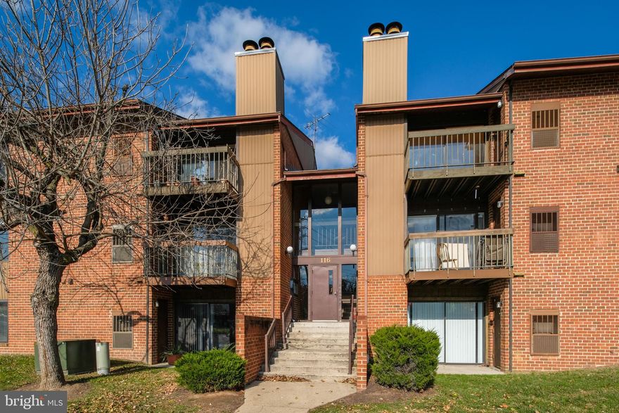 OFFER DEADLINE Sunday, July 30th @ 5pm. Sun Valley Condo - 2Br/1Ba. This one will not last long, come and see.