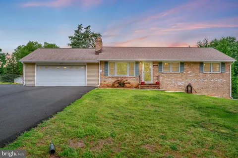 212 Mount Pleasant Boulevard, Fredericksburg, VA MLS: VAST2038876