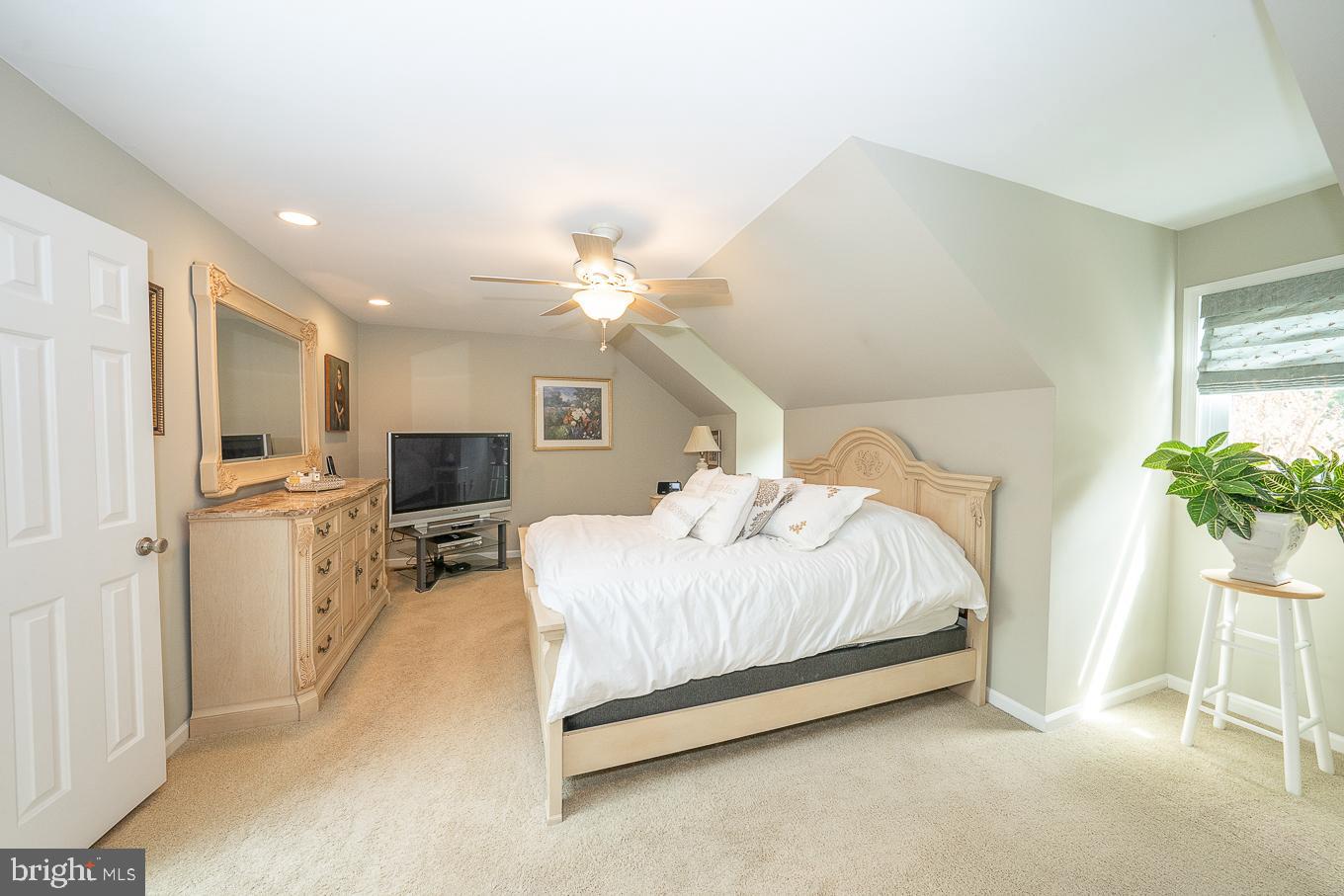 INDIAN CREEK - Residential