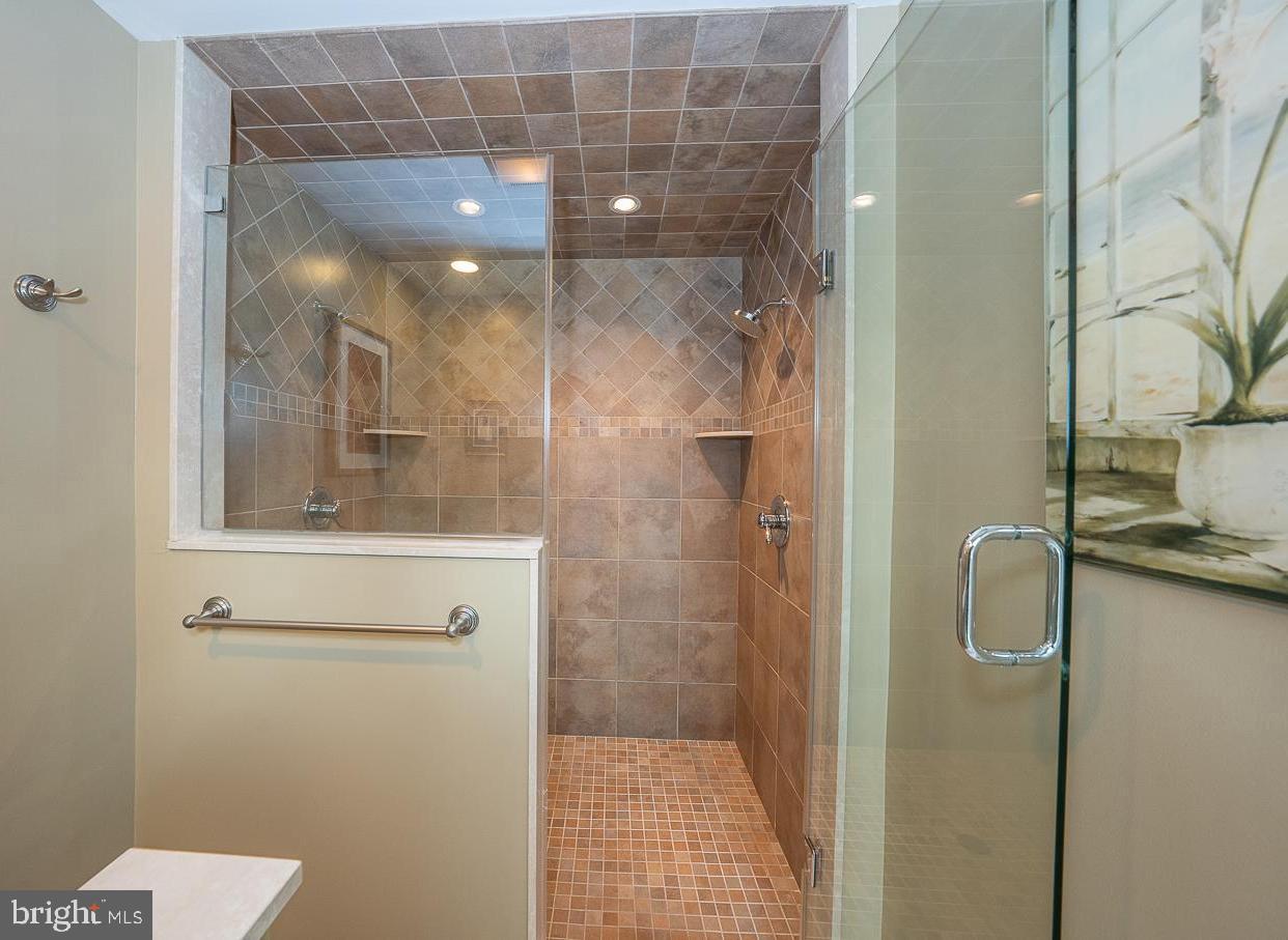 INDIAN CREEK - Residential