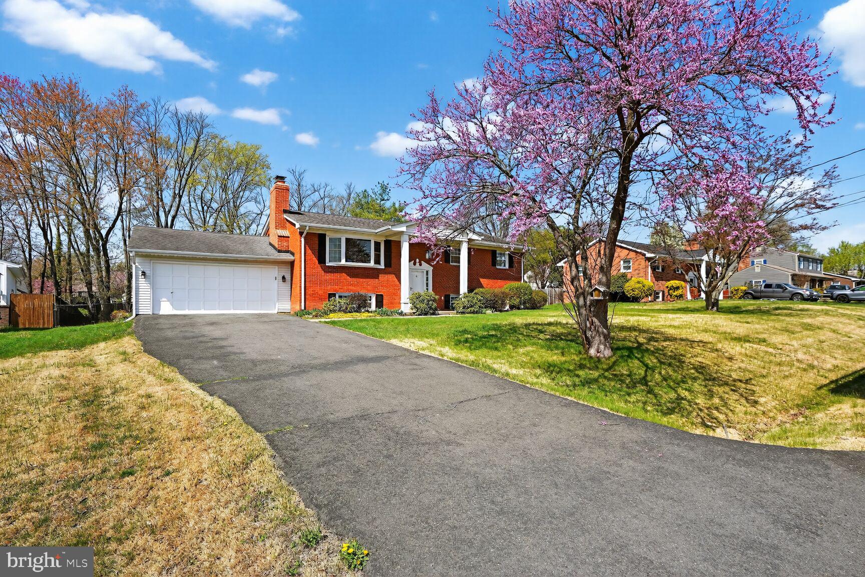 LAKEVIEW ESTATES - Residential