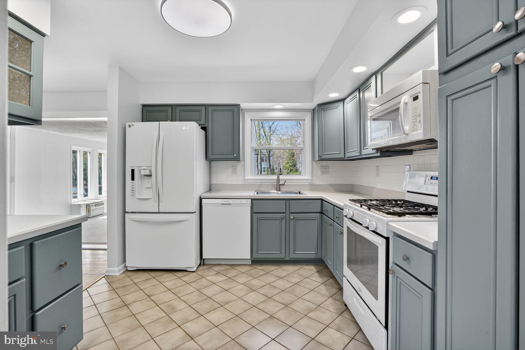 LAKEVIEW ESTATES - Residential