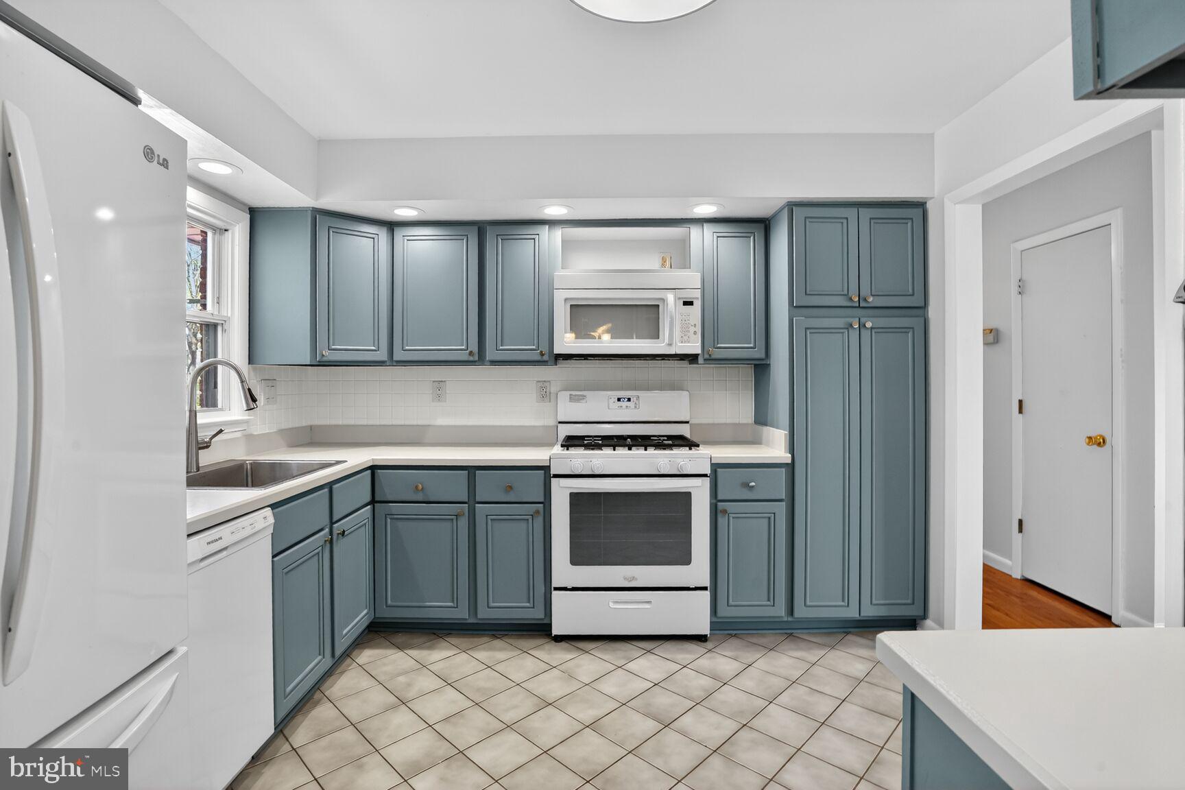 LAKEVIEW ESTATES - Residential