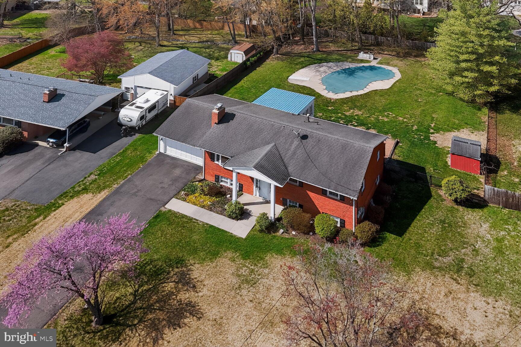 LAKEVIEW ESTATES - Residential