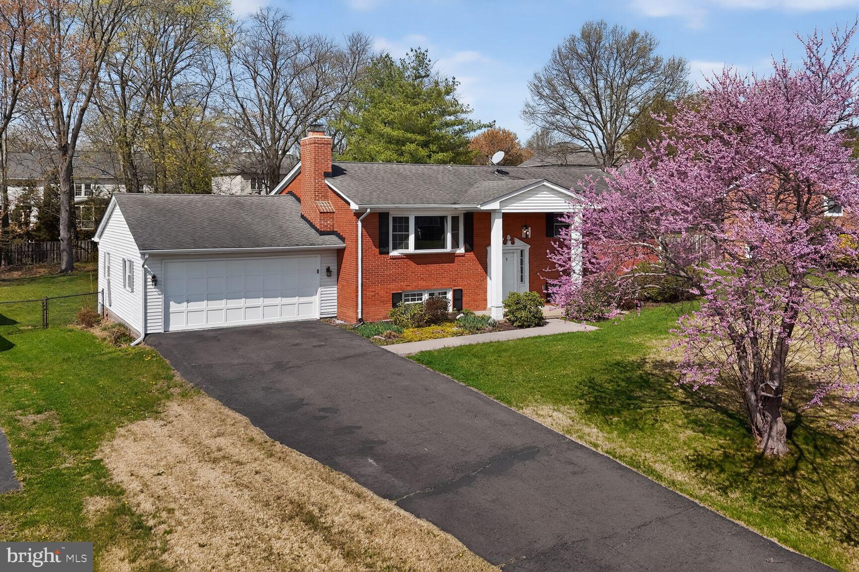 LAKEVIEW ESTATES - Residential