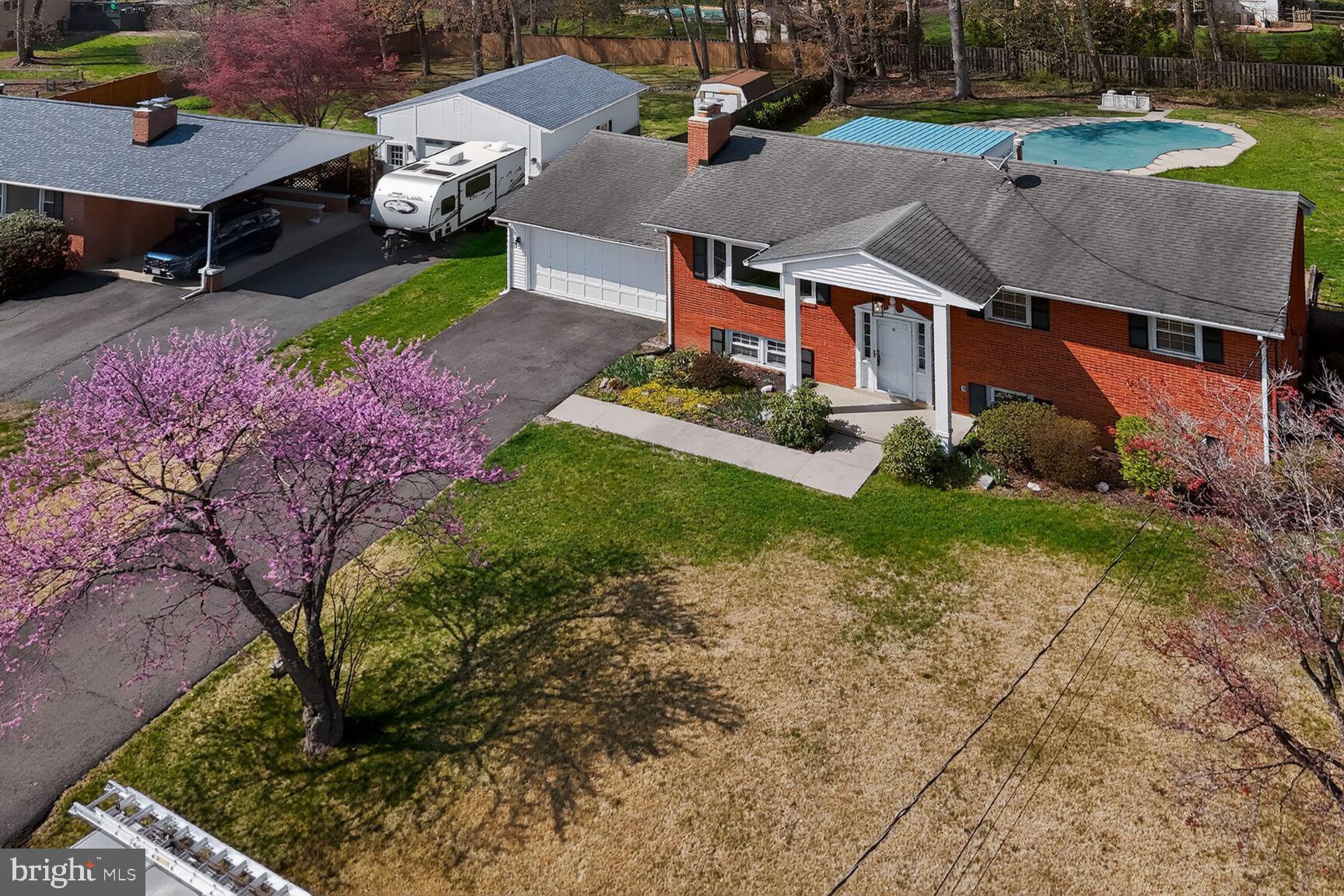 LAKEVIEW ESTATES - Residential