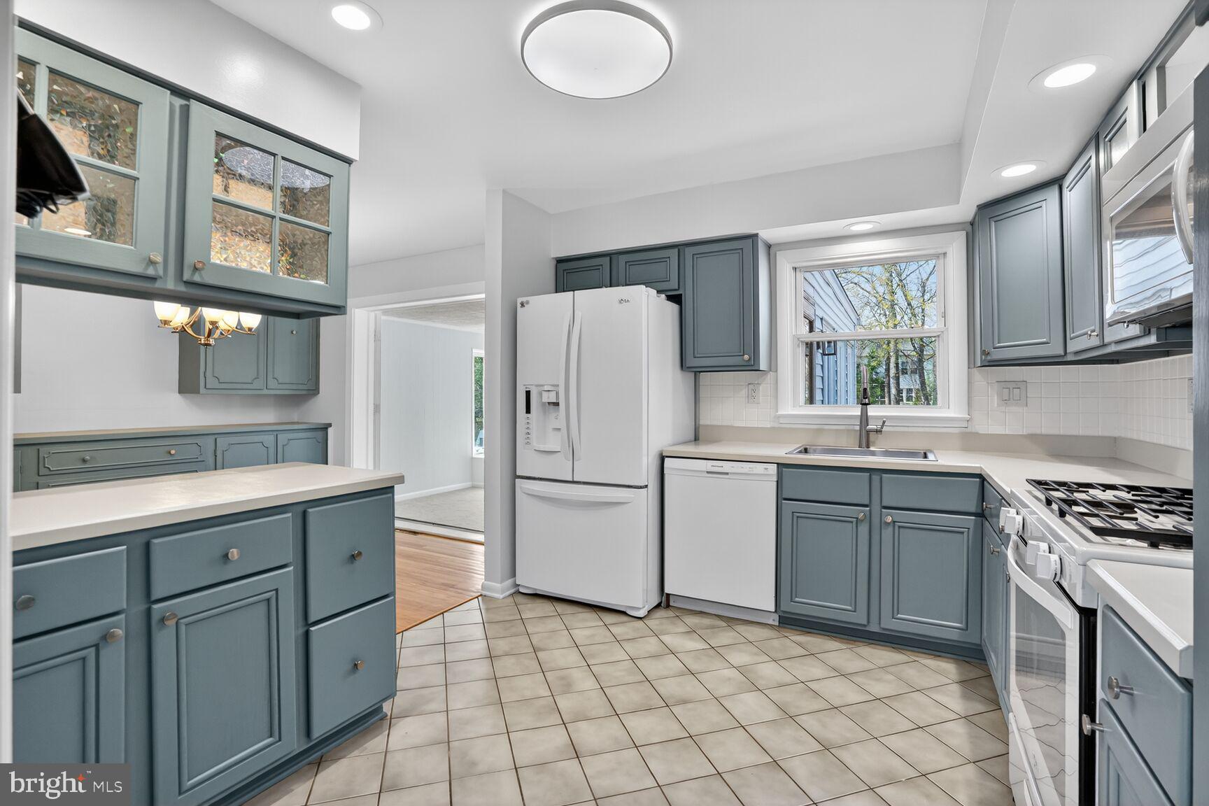 LAKEVIEW ESTATES - Residential