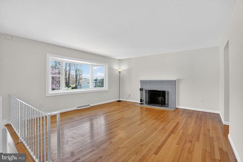 Homes For Sale - 7716 Ontario Road<br/> GAINESVILLE, VA 20155