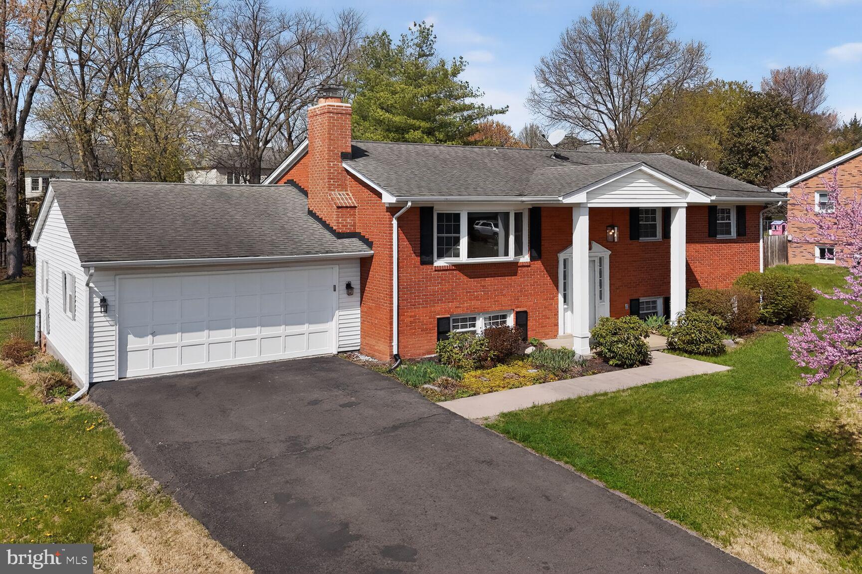 LAKEVIEW ESTATES - Residential