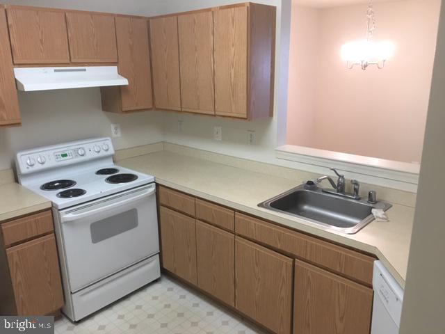 HEARTHSTONE VILLAGE - Residential Lease