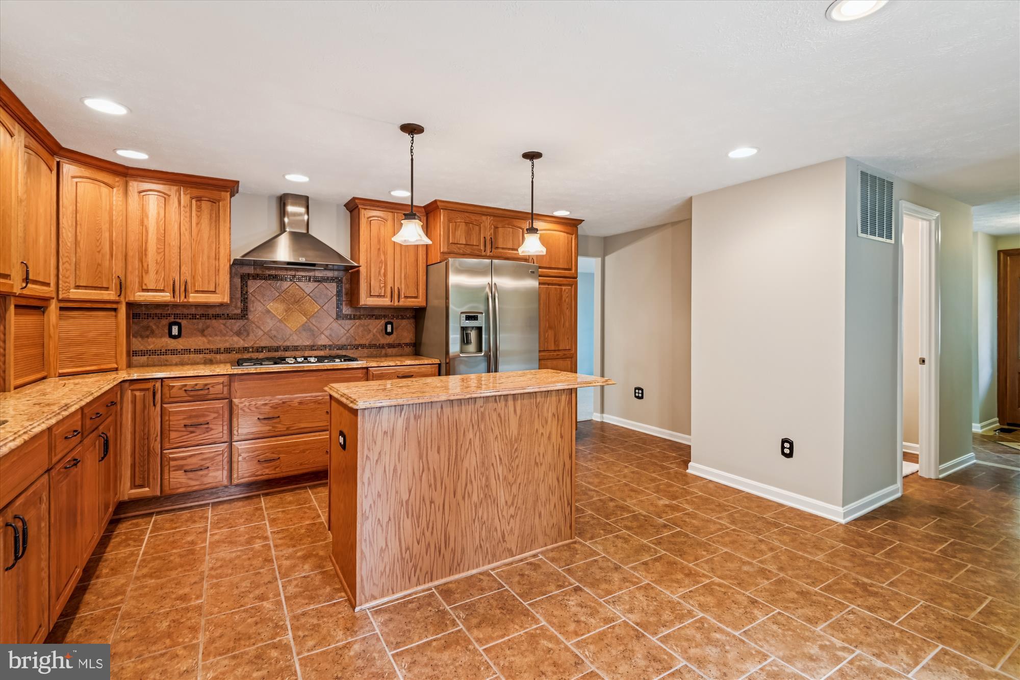 BAY HILLS - Residential