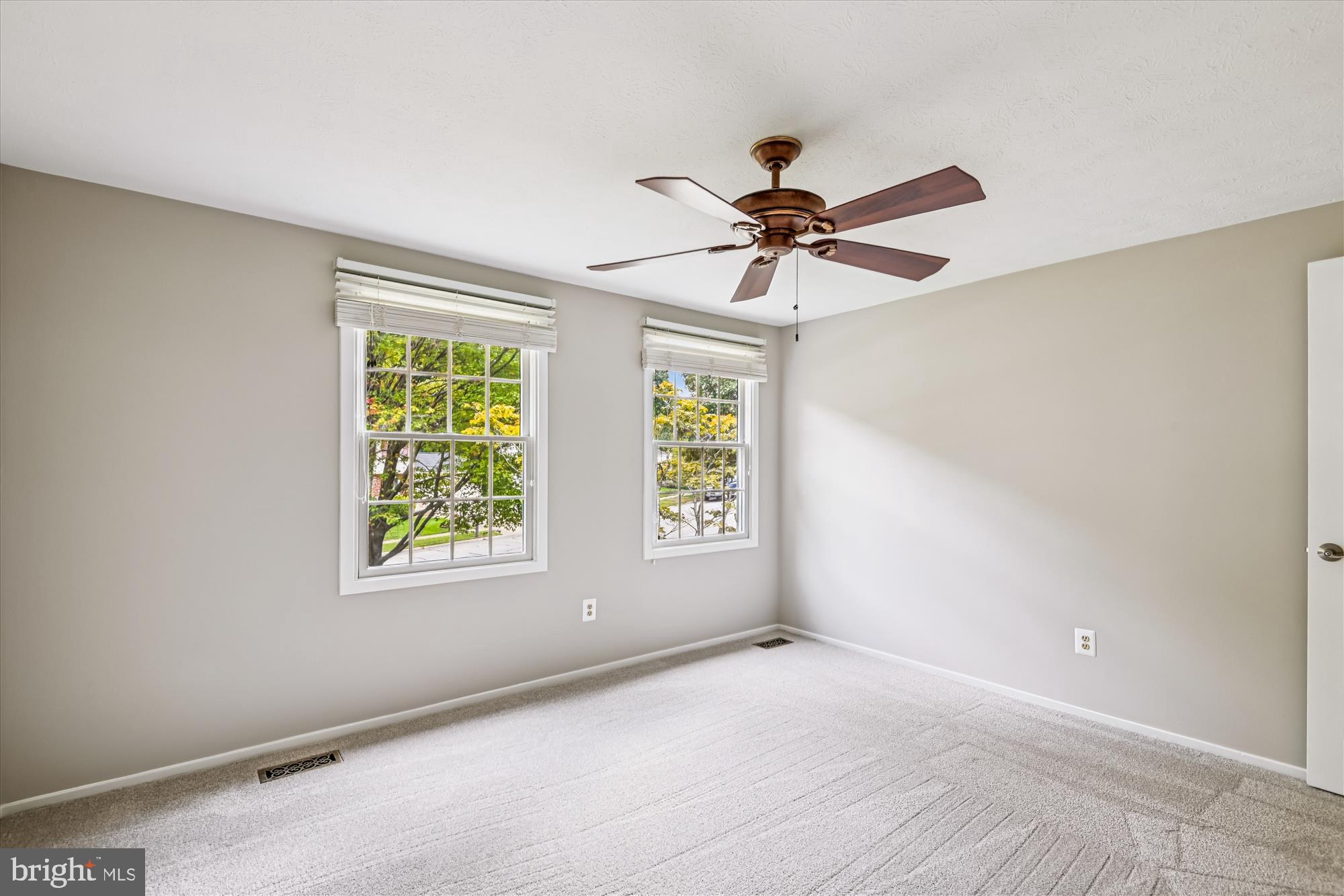 BAY HILLS - Residential