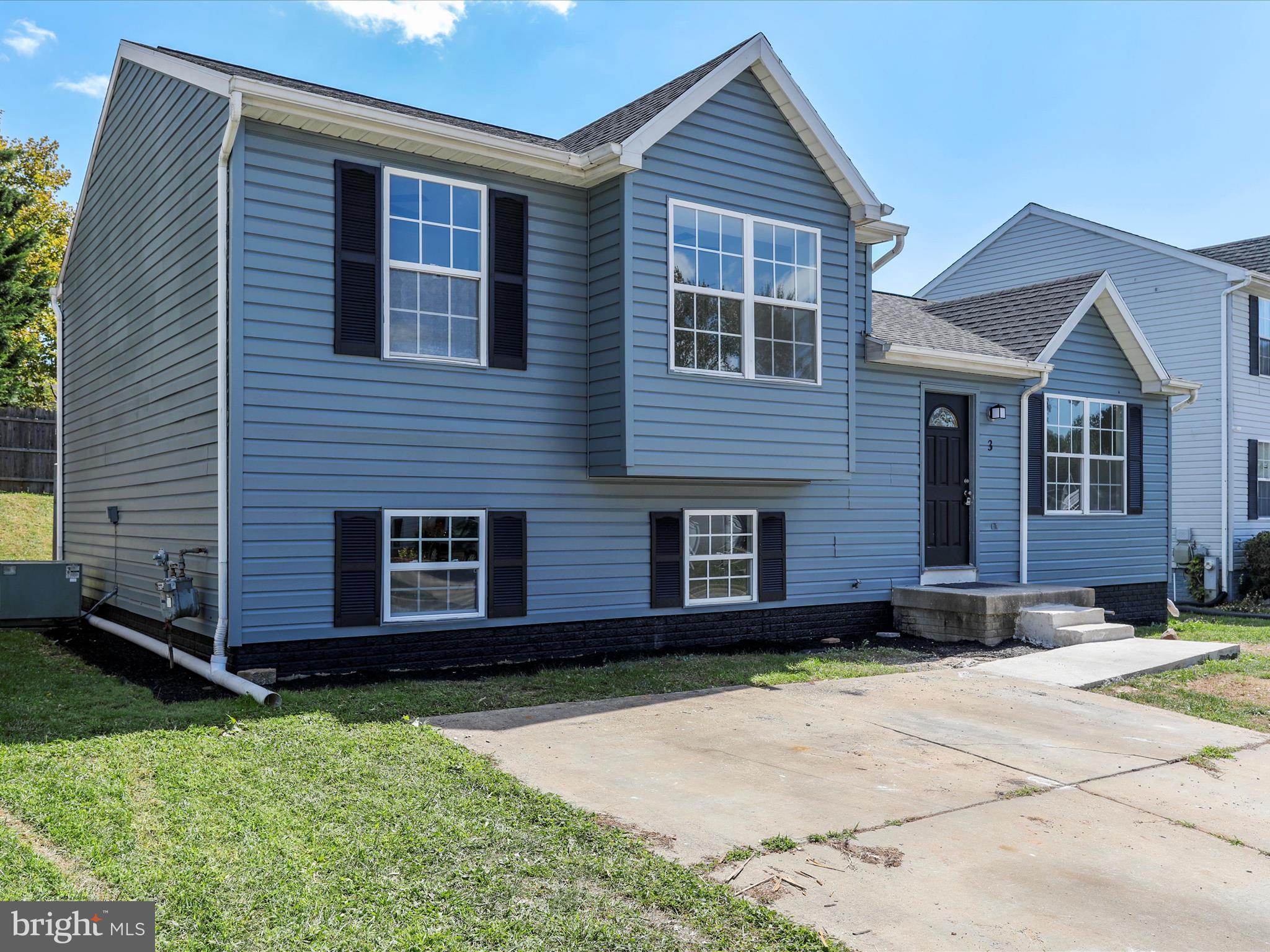 3 ROCKY LANE