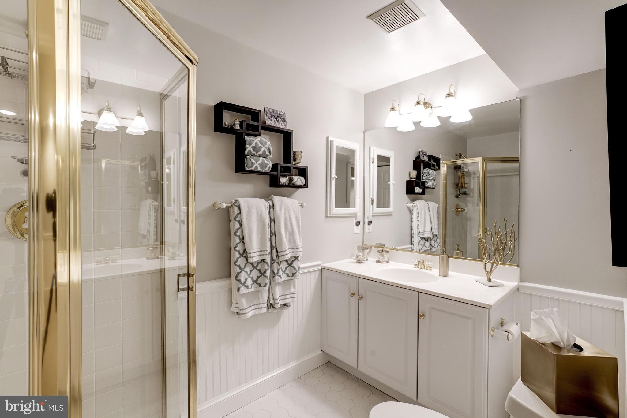 HILLSIDE MANOR - Residential