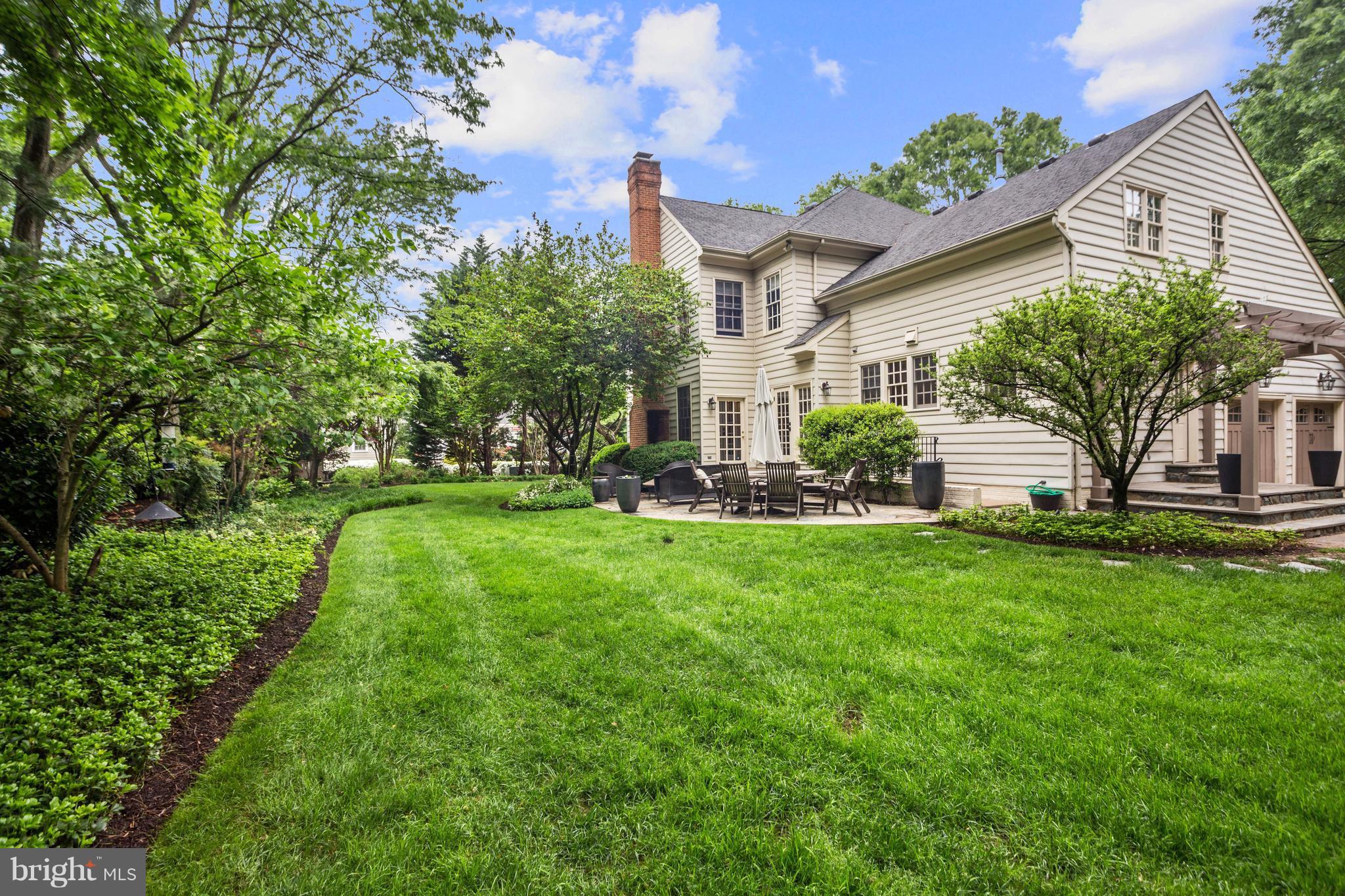 HILLSIDE MANOR - Residential