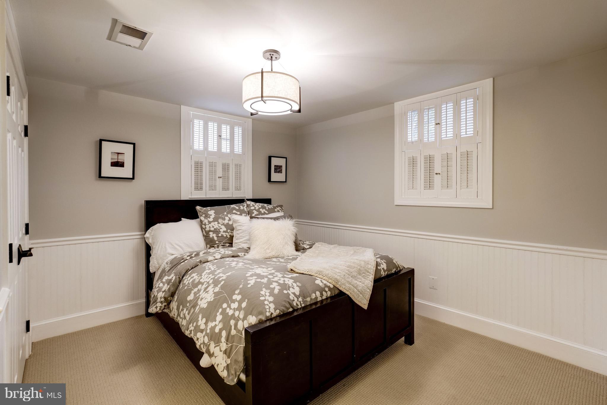 HILLSIDE MANOR - Residential