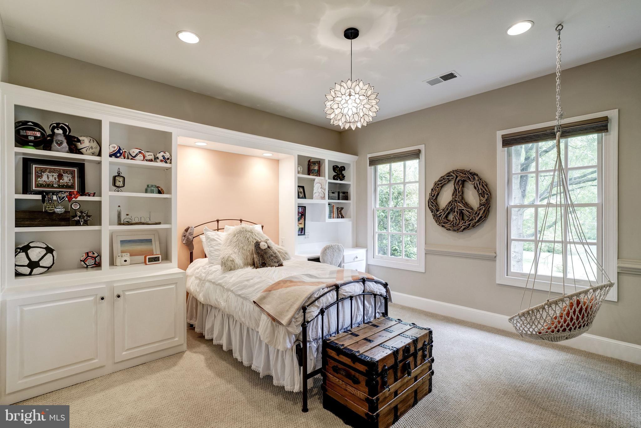 HILLSIDE MANOR - Residential