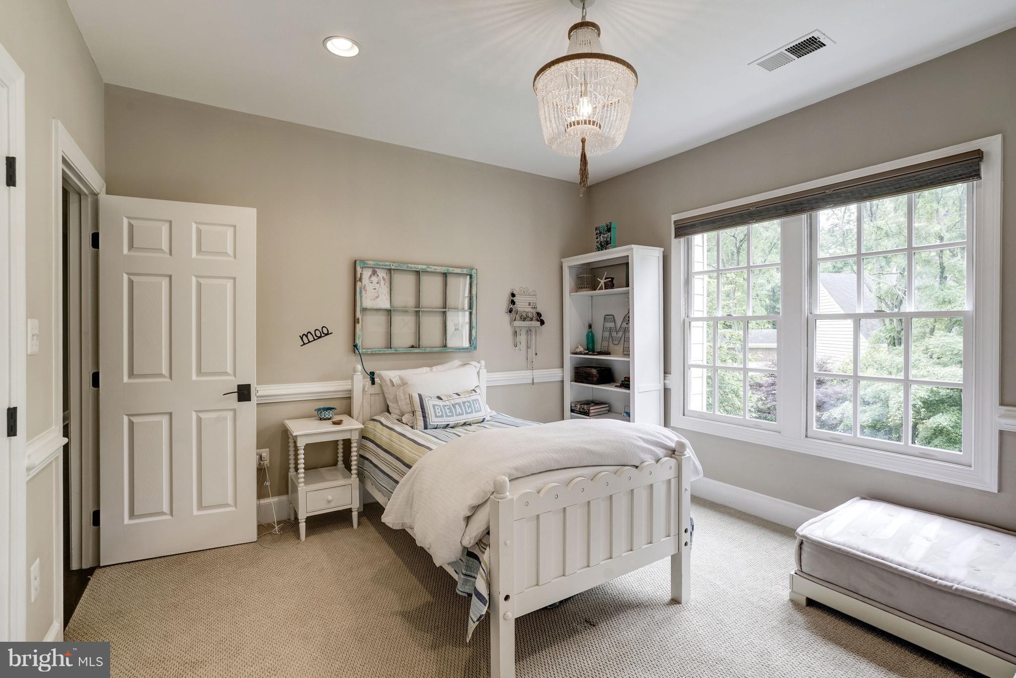 HILLSIDE MANOR - Residential