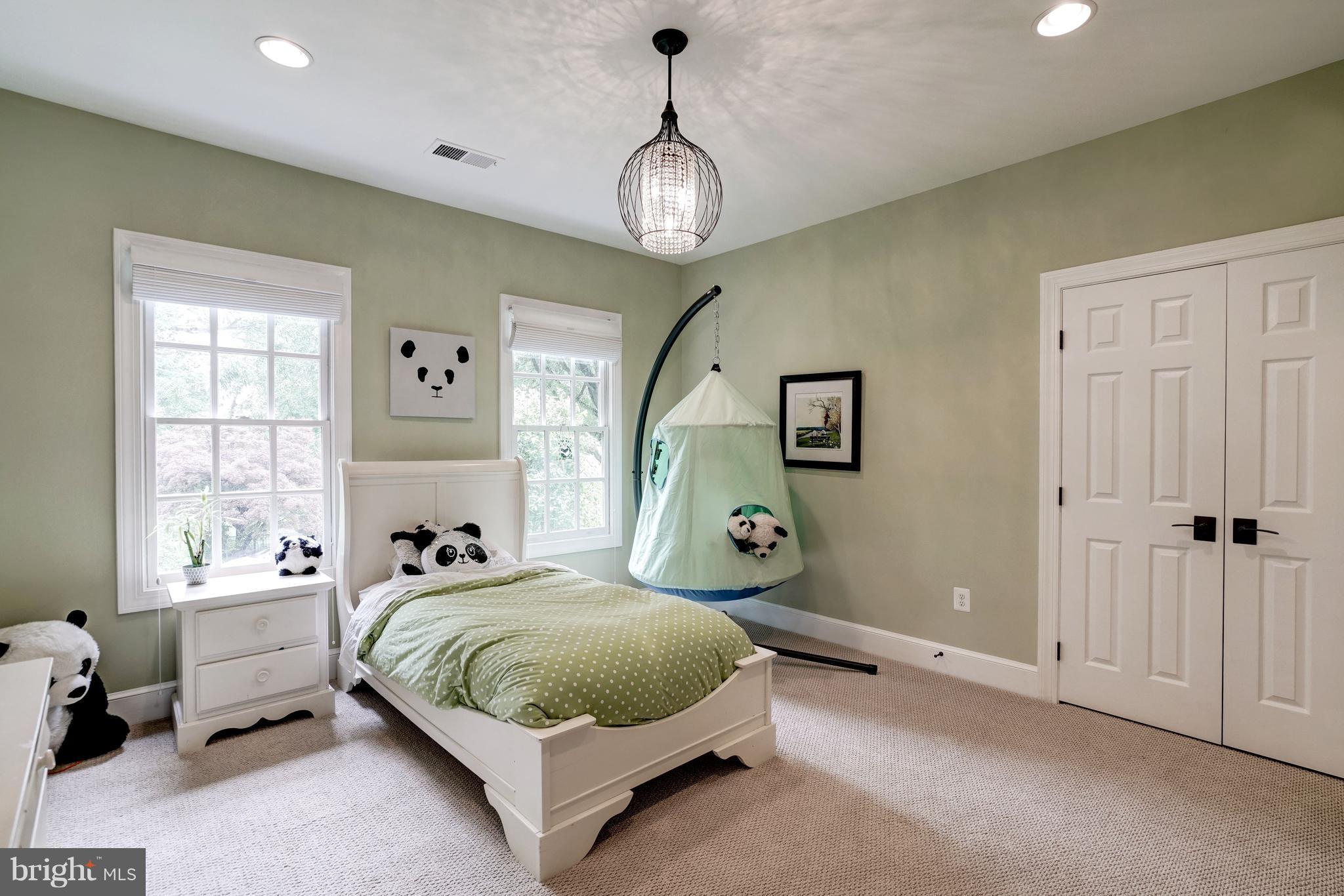 HILLSIDE MANOR - Residential