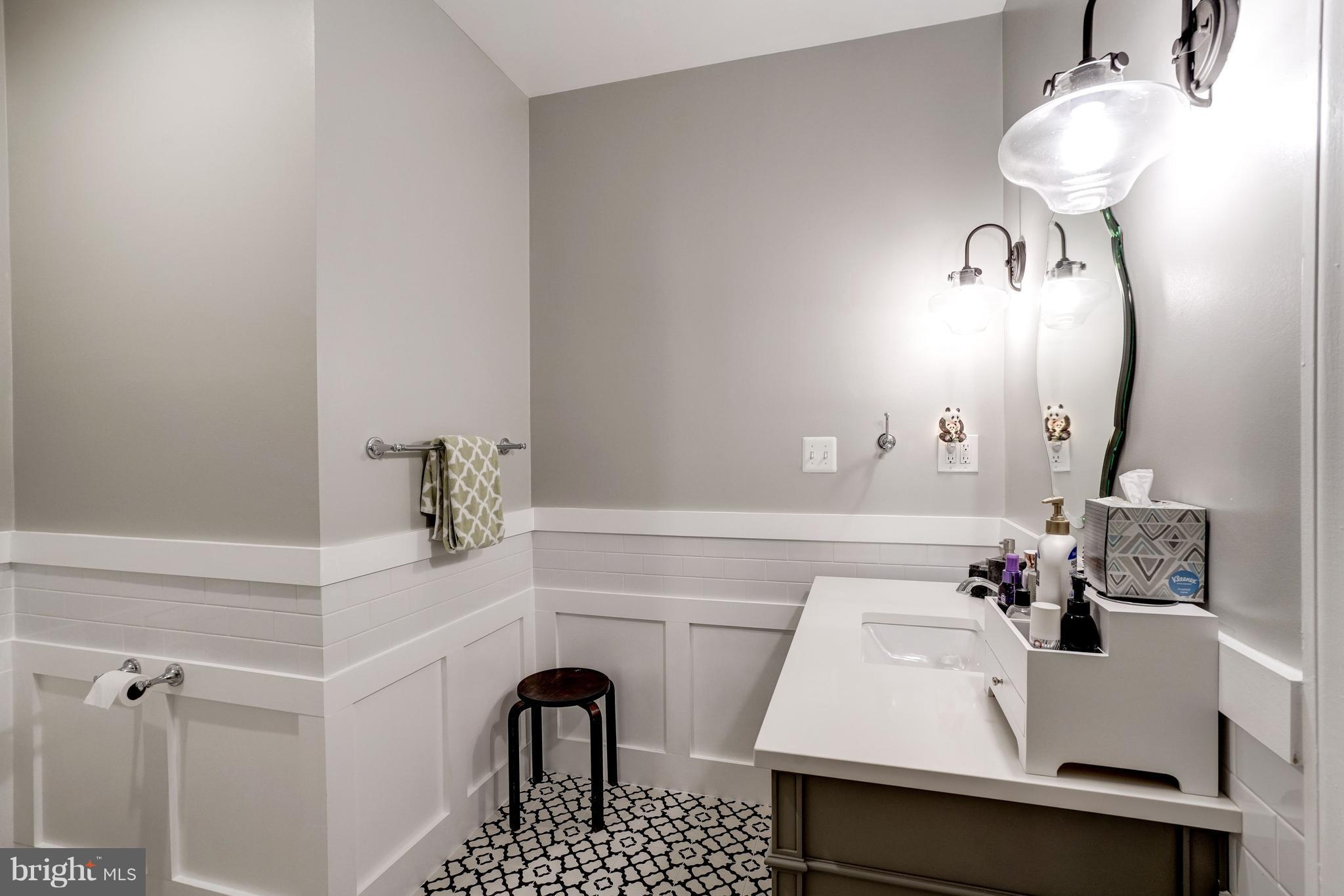 HILLSIDE MANOR - Residential