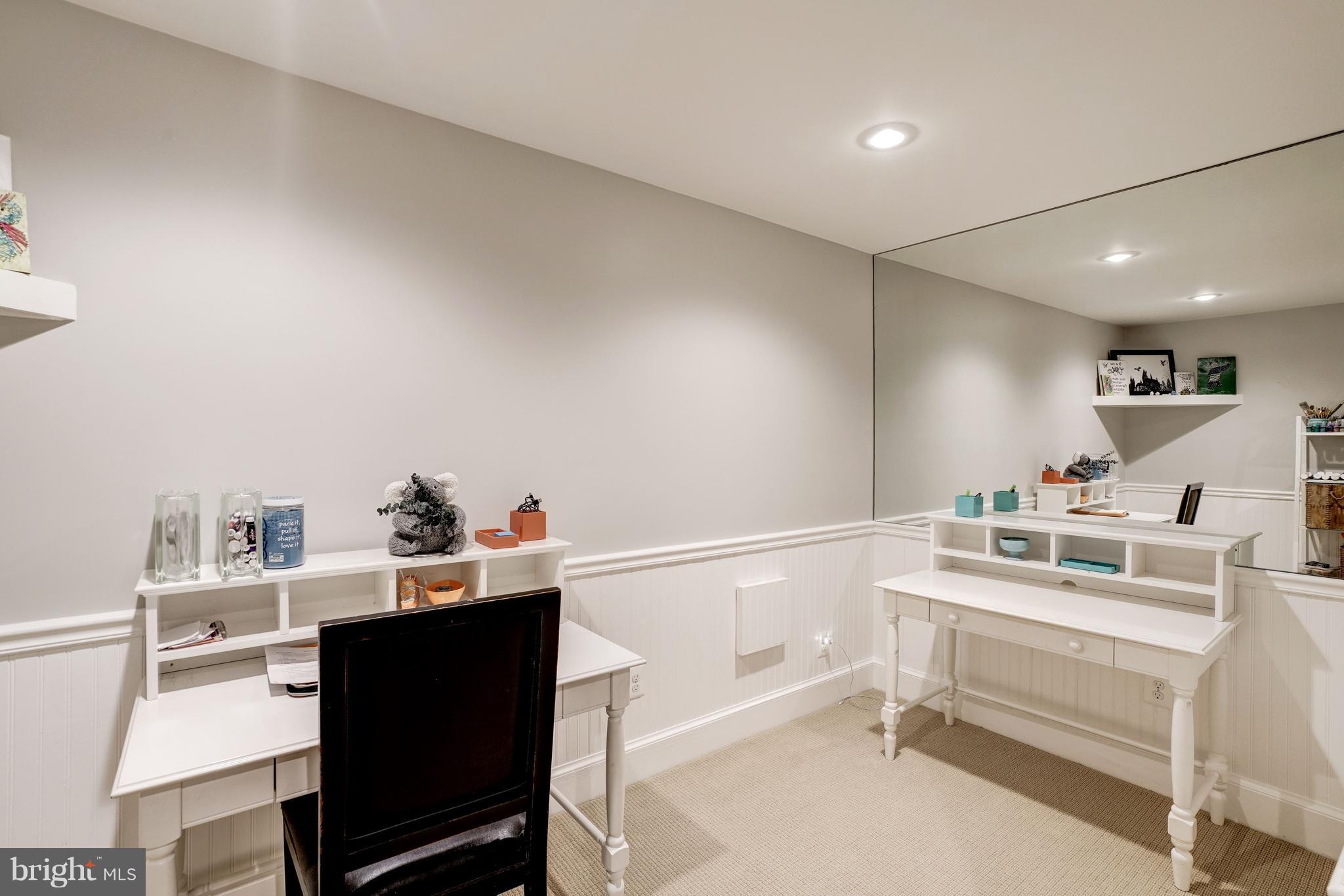 HILLSIDE MANOR - Residential