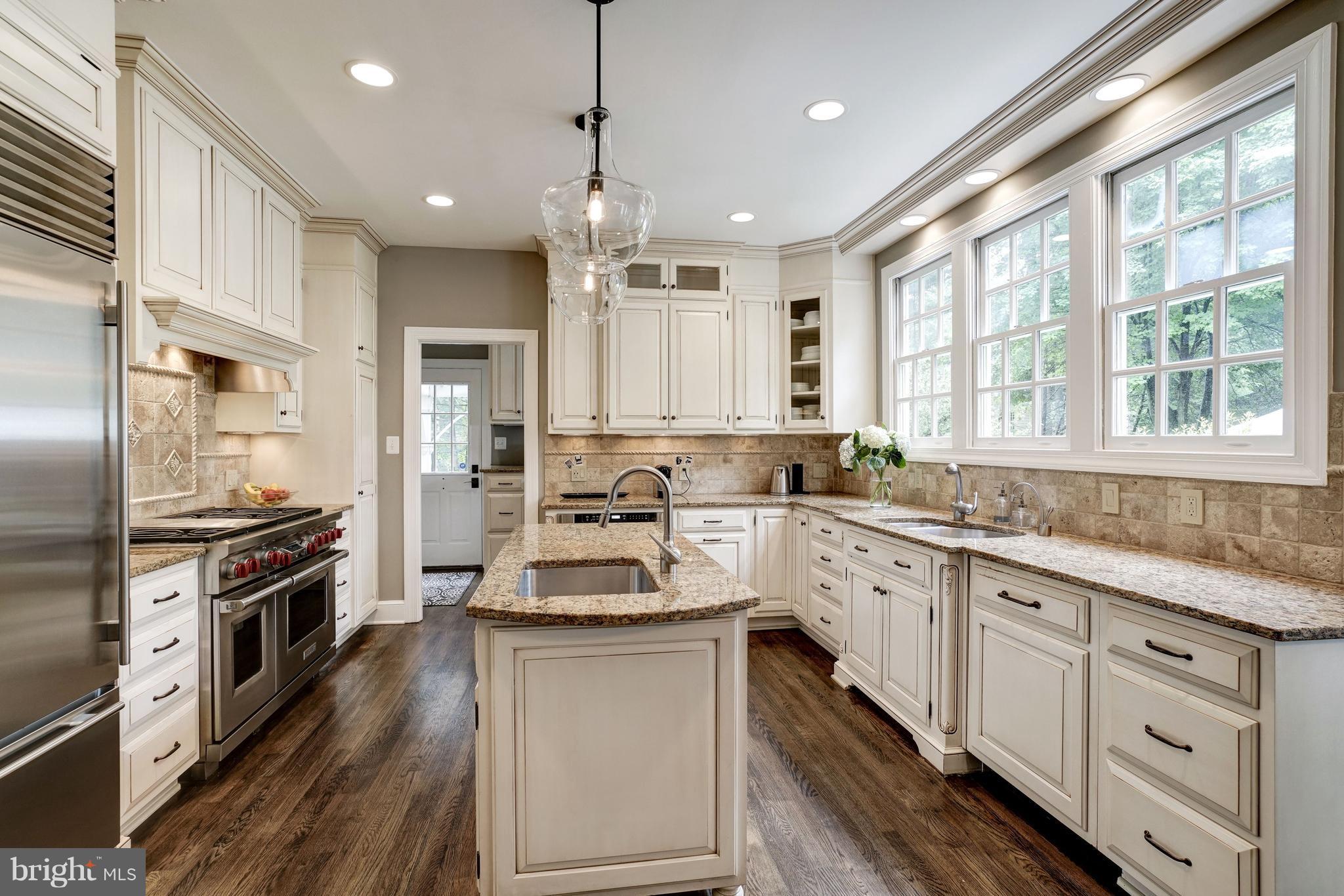 HILLSIDE MANOR - Residential