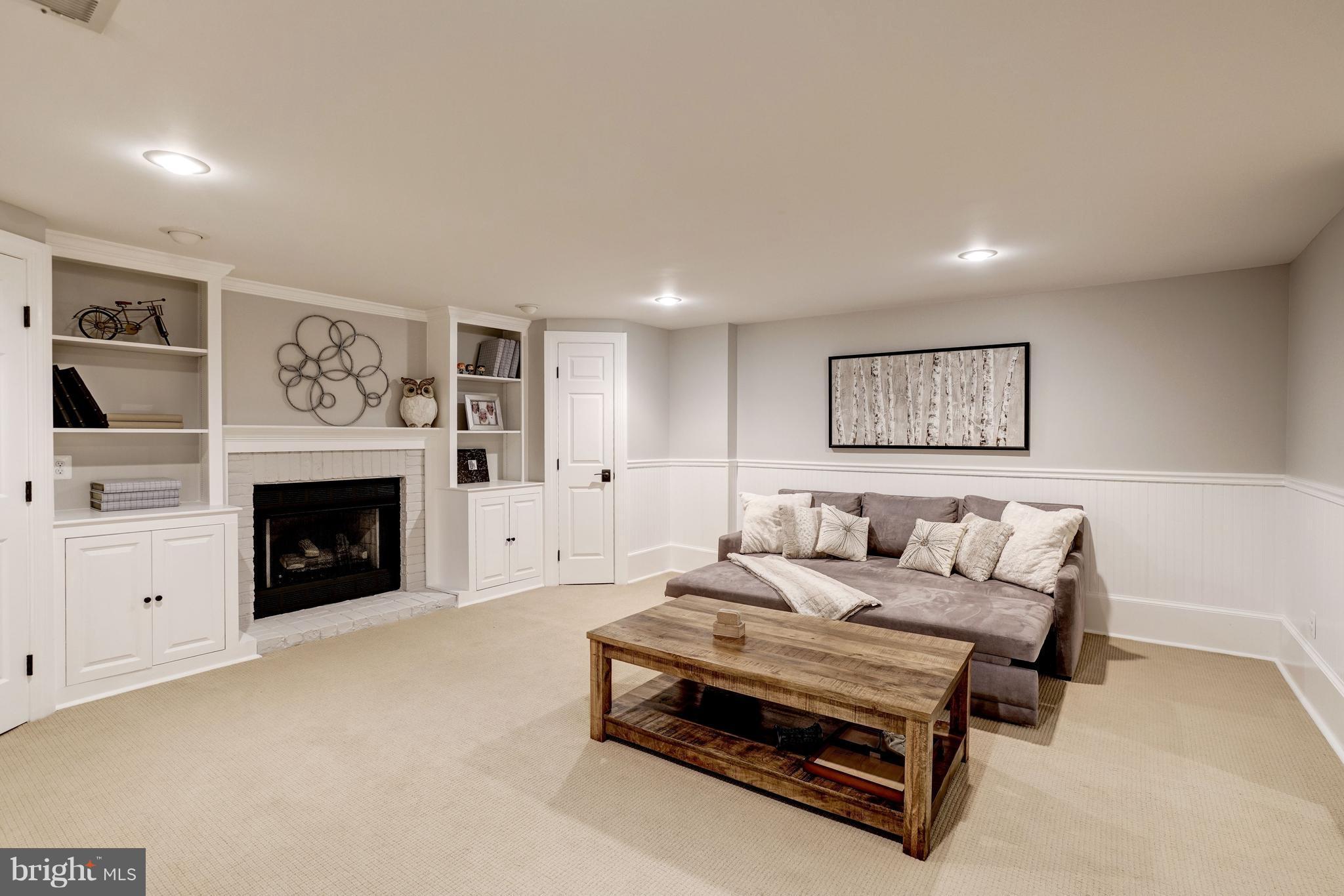 HILLSIDE MANOR - Residential