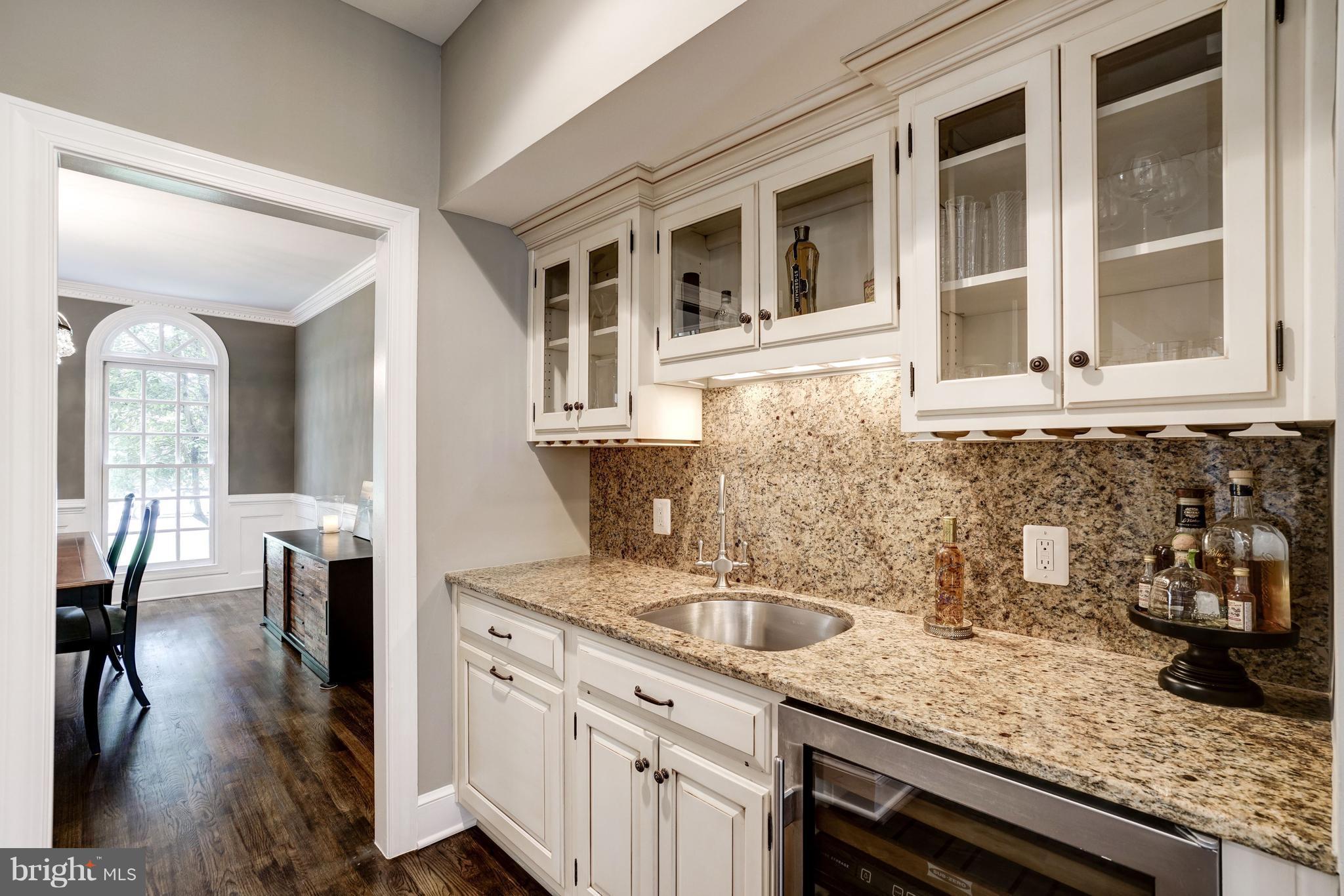 HILLSIDE MANOR - Residential