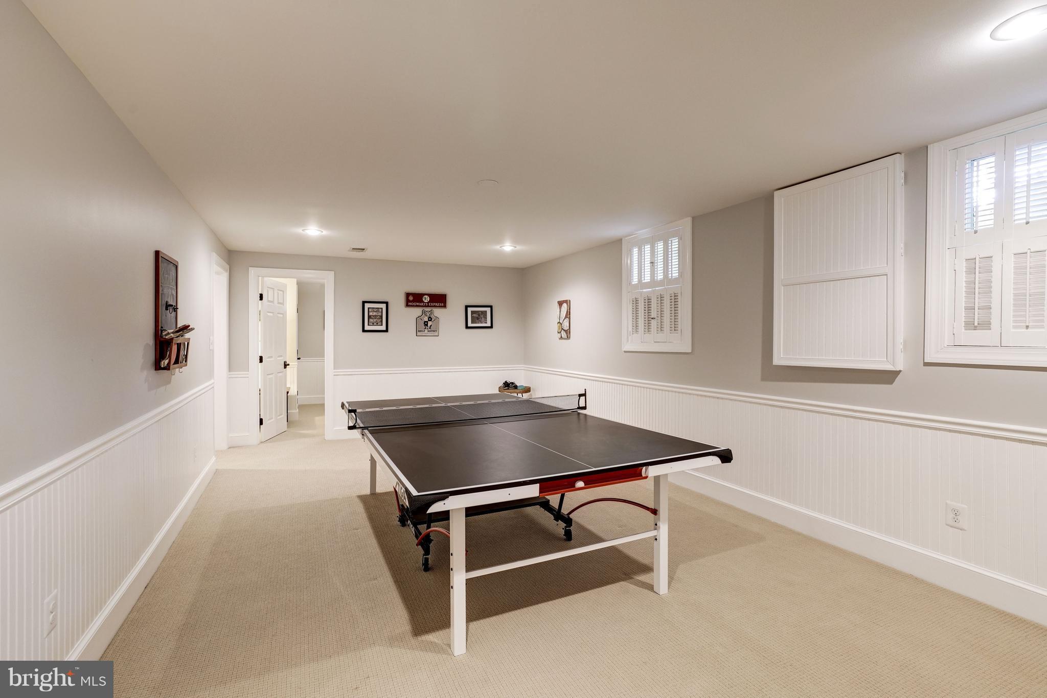 HILLSIDE MANOR - Residential