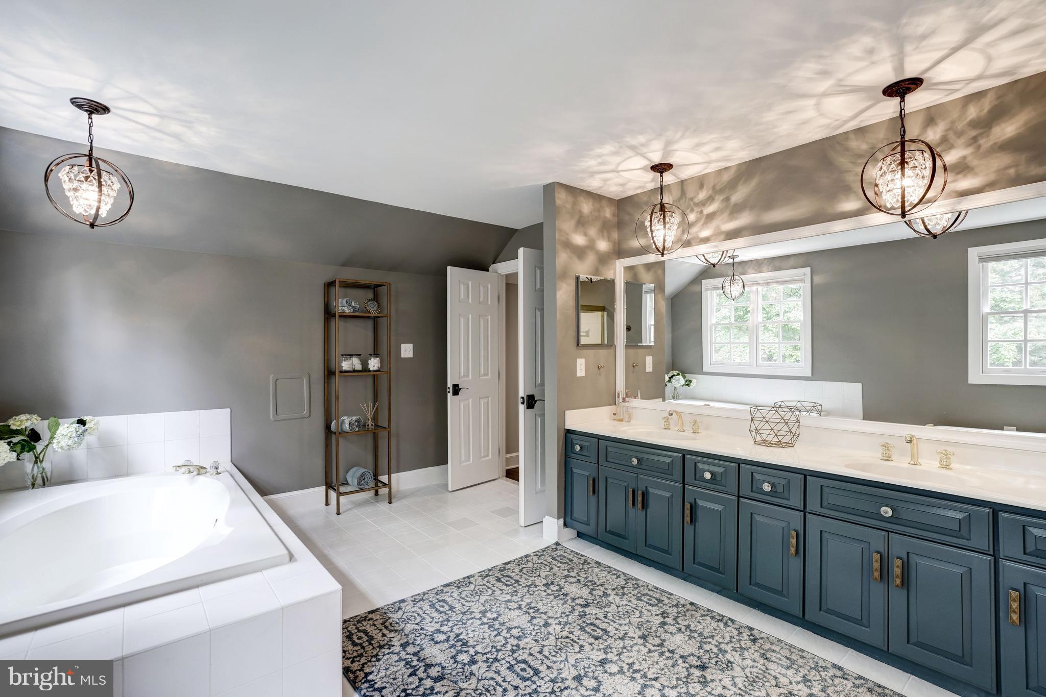 HILLSIDE MANOR - Residential