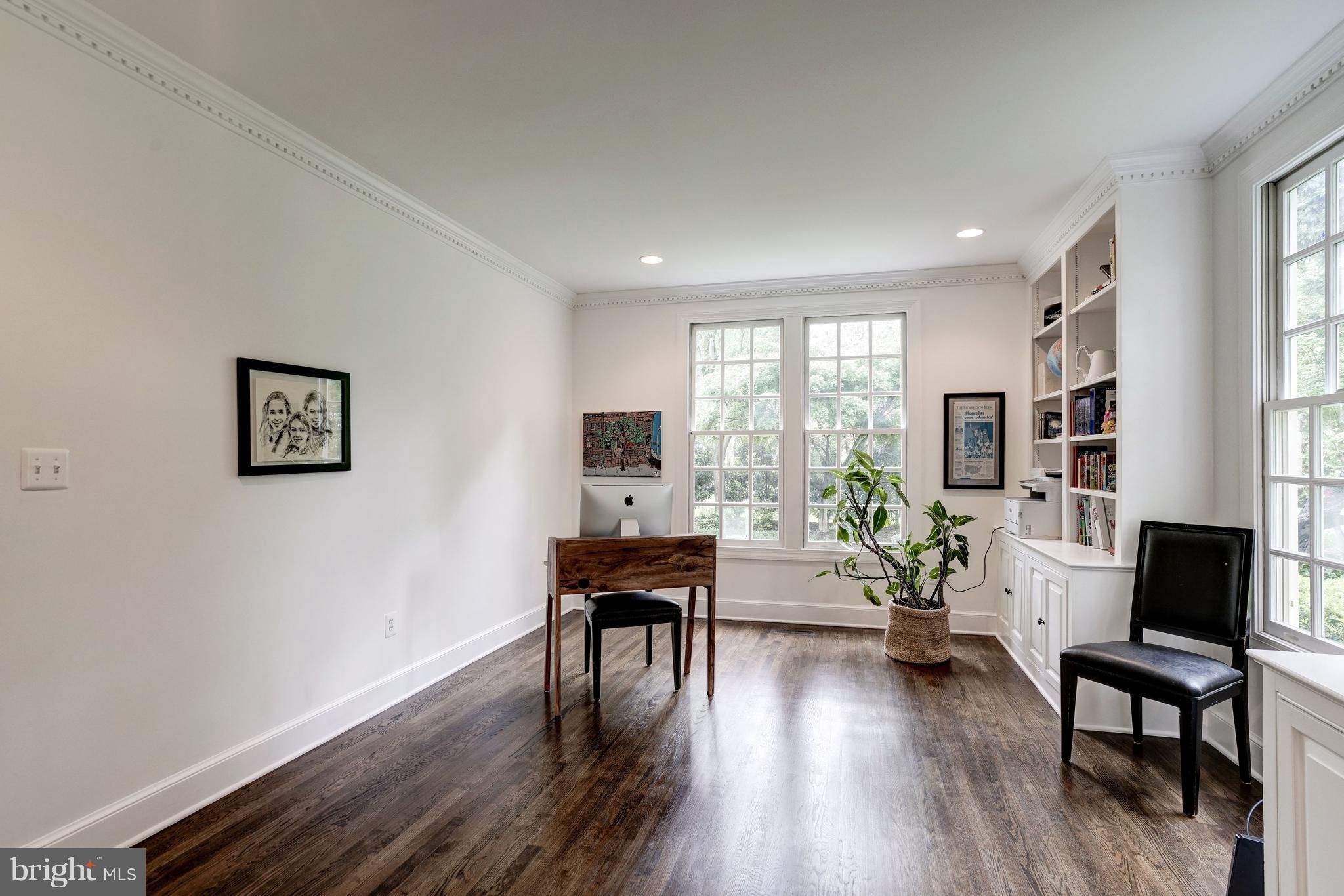 HILLSIDE MANOR - Residential