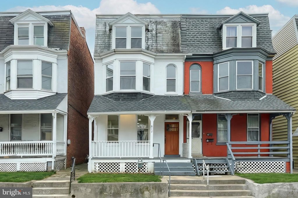 Photo of 812 W King Street, YORK, PA 17403 (MLS # PAYK2096118)