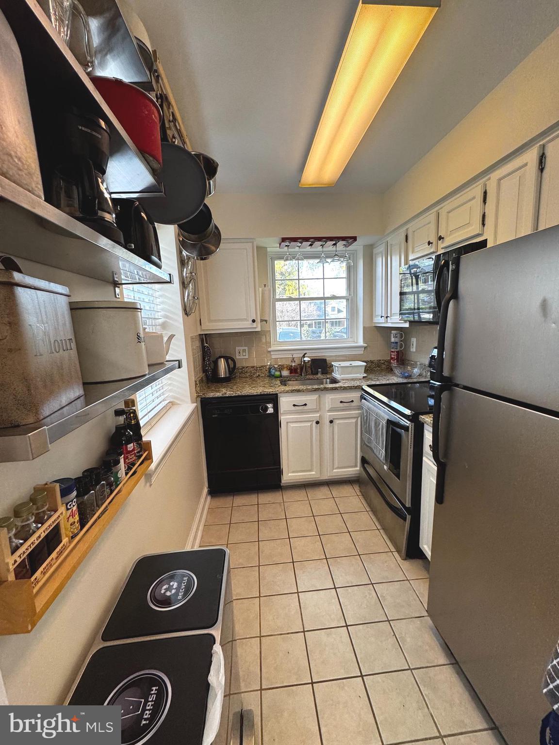 PALISADE GARDENS - Residential Lease