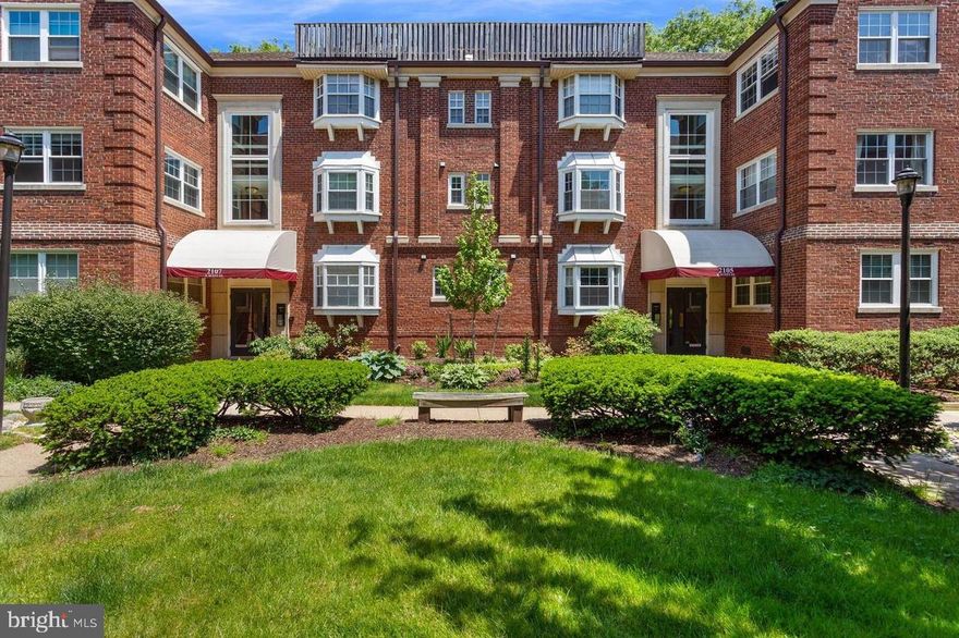 This can be rented furnished or unfurnished!

Welcome home to this beautifully updated 1-bedroom condo in Rosslyn. Fully furnished with stylish, modern furniture, this unit features stainless steel appliances, sleek finishes throughout, and warm hardwood flooring that adds to its inviting charm.
Located in a secure-access building, this home offers a peaceful, tucked-away feel—like a quiet cottage near campus or a retreat surrounded by oak trees—yet you're just minutes from Georgetown, The Rosslyn Metro, and the W&OD trails.
Perfect for someone who values simplicity, convenience, and a little adventure. Whether it’s your bike, your kayak, or your yoga mat—you’ll have space for it all. Recharge here, then step back into the world reenergized.

No Smoking and No Pets.

Qualifications: To qualify, the two lowest household incomes need to be $72,000/ year. Applicants should also have good credit and rental history.

Fees:
App Fee: $45/ per applicant
Rent: $1800
Security Deposit: $1800 (due at time of application submission)
Date Available: NOW!

Utilities: Tenant pays electric