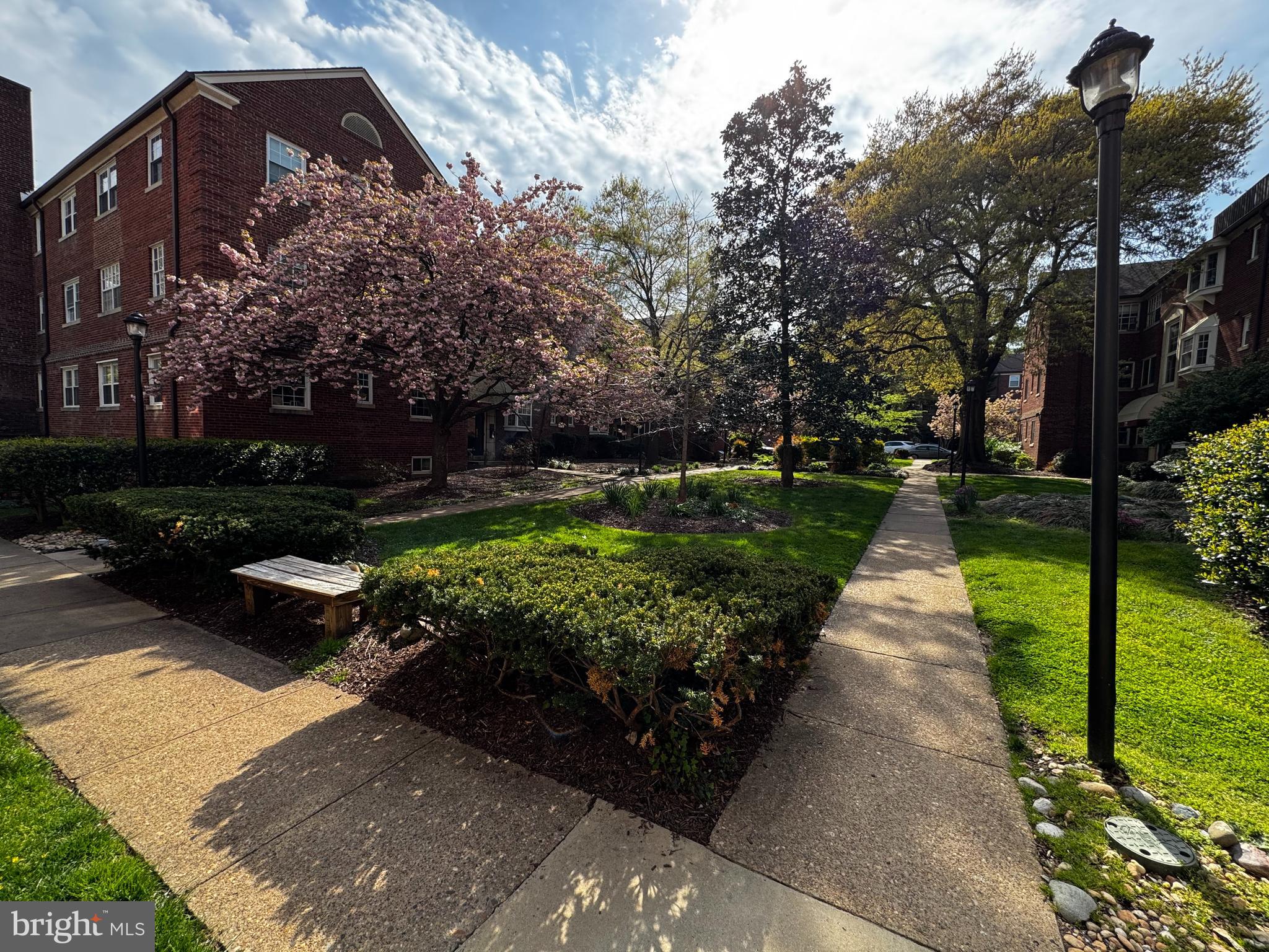 PALISADE GARDENS - Residential Lease