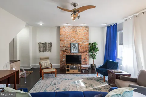 523 Pine Street Unit 3, Philadelphia, PA MLS: PAPH2462636